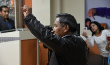 El Ministro de #Educación, Prof. Adrián Quelca Tarqui, posesionó al Director General Ejecutivo del Instituto Plurinacional de Estudios de Lenguas y Culturas, Lic. Walter Gutiérrez Mena.