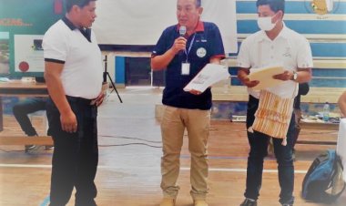 ILC TACANA DEL IPELC, ENTREGA LOS AVANCES DEL CURRÍCULO REGIONALIZADO DEL PUEBLO TACANA, AL DIRECTOR DISTRITAL DE EDUCACIÓN DE IXIAMAS PARA   SU IMPLEMENTACIÓN.