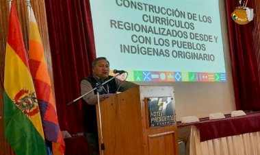 Director General Ejecutivo del IPELC expone el tema “Construcción de los Currículos Regionalizados desde y con los Pueblos Indígenas Originarios” en la Cumbre Nacional de Autonomía Indígena Originaria Campesina.