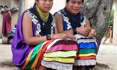 Bolivia: Mujeres guaraníes sostienen la economía de sus hogares con artesanías ancestrales