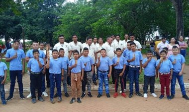 Presentación de música autóctono gwarayu TAKWARI, en la comunidad de Urubicha