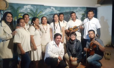 Representación del Pueblo Gwarayu en "Larga Noche de Museos" en la ciudad de Santa Cruz