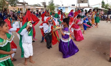 ELECCION DE LAS SOBERANAS DEL FOLKLORE ESTUDIANTIL - U.E LUIS ESPINAL