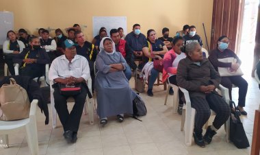 Taller de evaluación y Reajuste del currículo Regionalizado Guarayos con los Directores, maestras y maestros  del Distrito de Ascensión