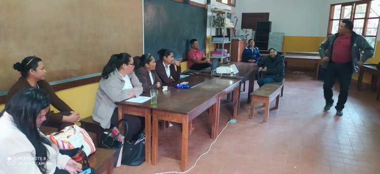 Coordinación y socialización del plan de acción con las maestras/os de la Unidad Educativa Madre Maria  Hueber