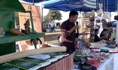 PARTICIPACION DEL INSTITUTO DE LENGUA Y CULTURA TAPIETE EN LA FERIA INTEGRAL  PARA LA REVALORIZACION DE LOS SABERES Y CONOCIMIENTOS ANCESTRALES