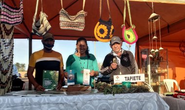 ILC- TAPIETE PRESENTA  LIBRO DE “PLANTAS MEDICINALES DEL PUEBLO INDIGENA TAPIETE DEL GRAN CHACO BOLIVIANO” EN LA FEXPO CHACO VILLA MONTES