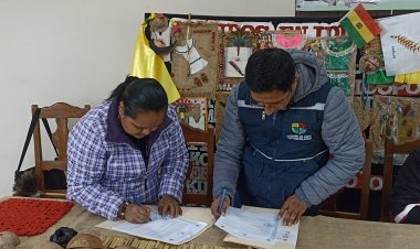 ENTREGA DE LA LEY N° 870 DEL DEFENSOR DEL PUEBLO INTERPRETADO EN MOJEÑO TRINITARIO