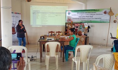 ILC BAURE PRESENTE EN EL TALLER DE ARMONIZACIÓN DEL CURRÍCULO Y LA IMPLEMENTACIÓN DE LA LENGUA ORIGINARIA AL SISTEMA EDUCATIVO PLURINACIONAL EN LA CIUDAD DE TRINIDAD