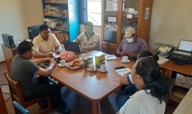REUNIÓN DE COORDINACIÓN ENTRE LOS CONCEJALES REPRESENTANTES DE LA COMISION DE EDUCACION Y CULTURA DE LOS TRES MUNICIPIOS GUARAYOS PARA DIALOGAR SOBRE EL USO DE LA LENGUA GWARAYU EN ESPACIOS PUBLICOS Y EXPOSICION DE POLITICAS LINGÜÍSTICAS PUBLICAS