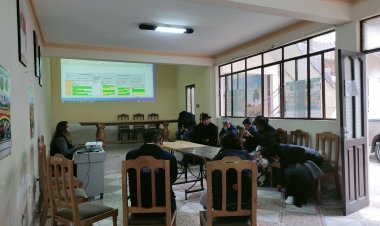 QHIRUSIK WASI  SUCRE LLAQTAPI CENAQ TANTAKUY WASIPI "QHICHWA YACHAYKUNA WAKICHIYTA KHUSKACHARIY, CHIQANCHARIY TANTAKUY" ÑAWPAQMAN APAKUSPA KACHKAN