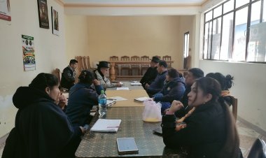 QHICHWA KALLPACHANAPAQ YUYAY WAKICHIYTA RUWANAPAQ  QHIRUSIK WASI TANTAKUYTA ÑAWPAQMAN APASPA KACHKAN