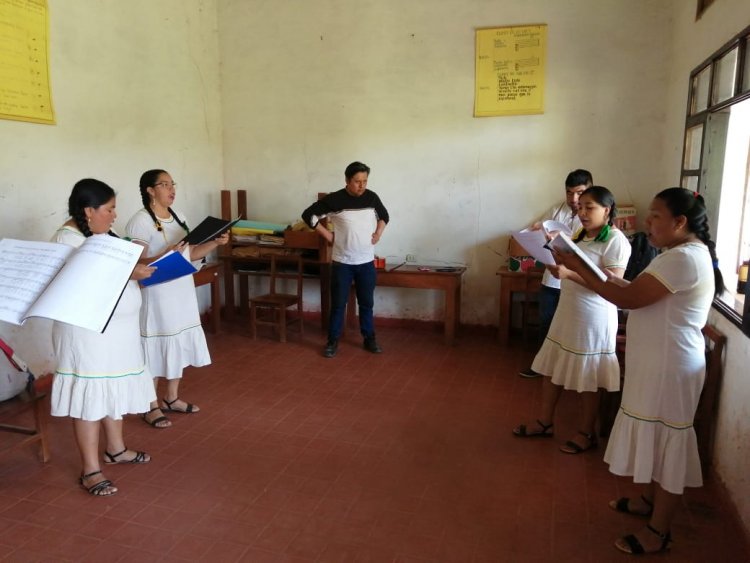 Entonación del Himno Nacional en Lengua Gwarayu