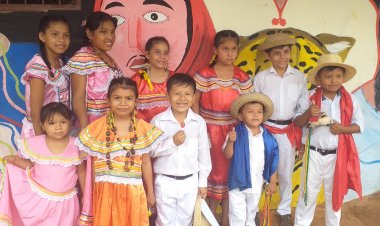 EL IPELC, ILC JOAQUINIANO, HOY CELEBRARON EL DÍA INTERNACIONAL DE LA LENGUA MATERNA, Con Acto donde los niños participaron con diálogo, poesía, canciones, danzas y presentación del Himno Nacional en idioma Joaquiniano.