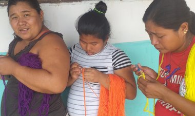 El IPELC, ILC/Joaquiniano, trabaja en la revitalización de la Lengua, con madres de familia con el proyecto haciendo mi oficio aprendo la Lengua.