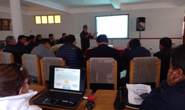 Socialización del programa:  P’utuqsi kitipi 33niyuq distritalesman kamachikkunaman ima kay wakichi  “YACHAYWASIKUNAMANTAPACHA QHICHWA SIMINCHIKTA KHUSKAMANTA KALLPACHASPA  (JUNTOS REVITALIZANDO NUESTRO IDIOMA QUECHUA DESDE EL AMBITO DE LA EDUCACIÓN”