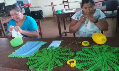 ILC-Joaquiniano realiza actividad del proyecto haciendo mi oficio aprendo mi idioma  con madres de la comunidad Chaco Lejos.