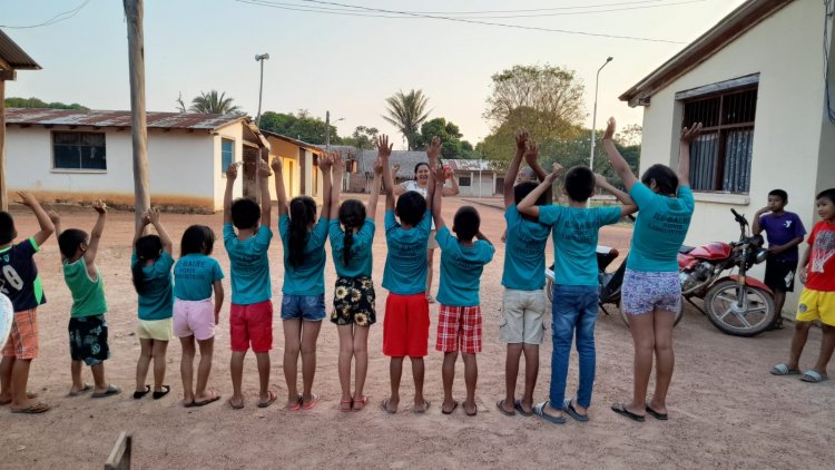 GAM BAURE APOYA CON UNIFORME A LOS NIÑOS Y NIÑAS DE LOS NIDOS LINGUISTICOS Y SABIAS HABLANTES DEL BAURE