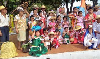 El ILC/JOAQUINIANO participó del acto civico cultural en homenaje a los 314 años de fundacion del pueblo Joaquiniano..