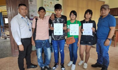 Entrega de certificados a postulantes por la modalidad B4, nivel avanzado oral y escrito en el trópico de Cochabamba