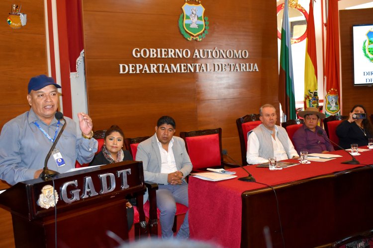EL IPELC ENTREGA LA RESOLUCIÓN ADMINISTRATIVA N° 004/2024, QUE OFICIALIZA LA TRADUCCIÓN DEL HIMNO A TARIJA EN LENGUA GUARANI.