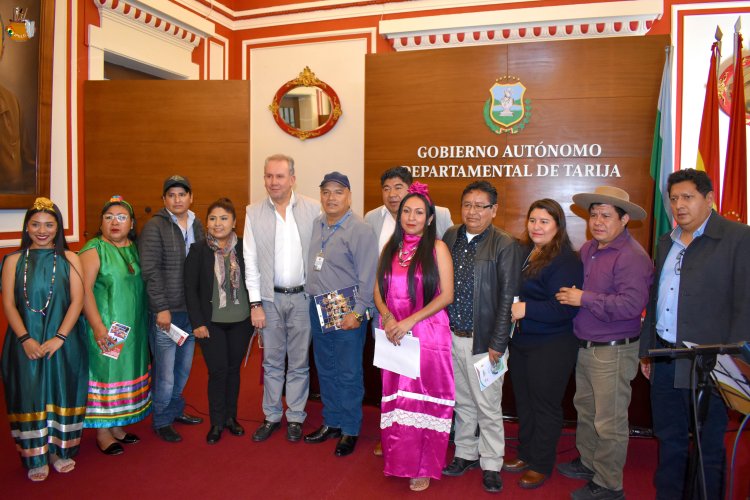 EL IPELC ENTREGA LA RESOLUCIÓN ADMINISTRATIVA N° 004/2024, QUE OFICIALIZA LA TRADUCCIÓN DEL HIMNO A TARIJA EN LENGUA GUARANI.