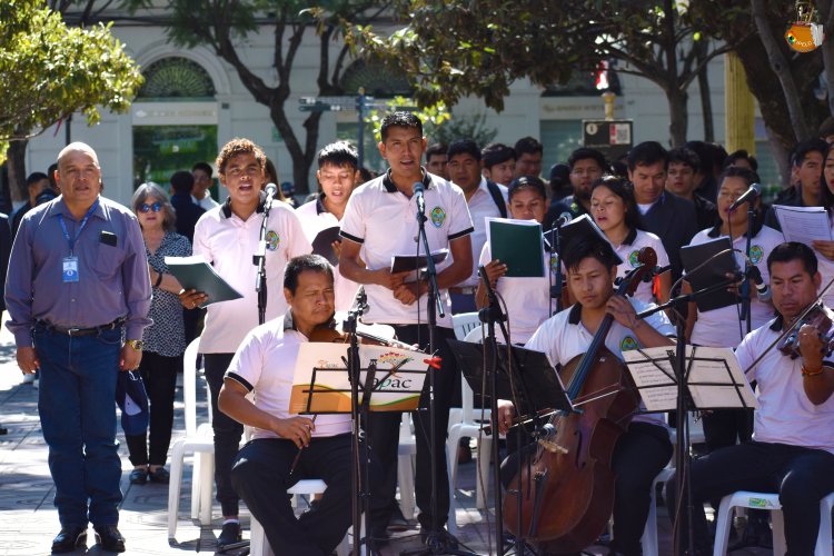 EL IPELC ENTREGA LA RESOLUCIÓN ADMINISTRATIVA N° 004/2024, QUE OFICIALIZA LA TRADUCCIÓN DEL HIMNO A TARIJA EN LENGUA GUARANI.