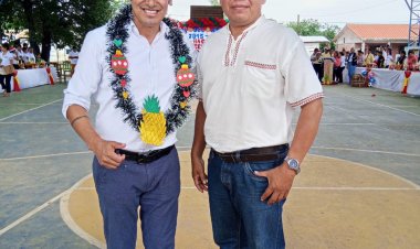 El Lic. Orlando Añes Participa en la Clausura del Año Escolar en San Antonio del Junte