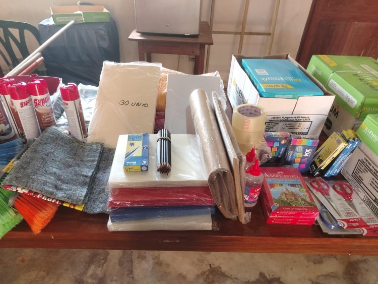 EL GOBIERNO MUNICIPAL DE BAURES REALIZA LA ENTREGA DE MATERIAL DE ESCRITORIO Y DE LIMPIEZA AL INSTITUTO DE LENGUA Y CULTURA BAURE