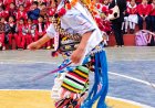 ILC - Quechua. "Tomas Katari- Kurusa Llawi" Qhichwa Runa Simi Kawsay jatun wasi,  (ILCQ), Quchapampa, Chukichaka, P'utuqsi kitipi ima  ERCE- OPCE 2026 qhawariy kamachiy llamk’ay ruwayninkupi  yanapakuchkan, kay yanapakuyninwan  imayna yachaywasikunapi yachaqay llamk’ay thatkiskan chayta yachanapaq, chaypaqtaq juk llamk'ana wasijina llamk'arispa kachkanku.