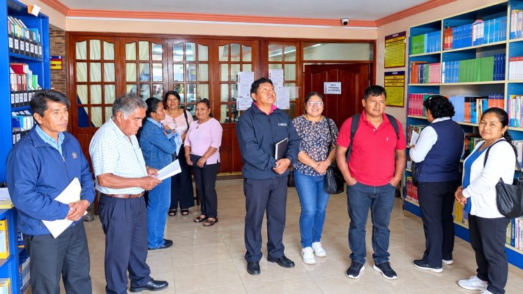 ILC - Quechua. "Tomas Katari- Kurusa Llawi" Qhichwa Runa Simi Kawsay jatun wasi, Santa Cruz llaqtapi qhichwa rimaqkunaman  chaninchay apakuspa karqa.