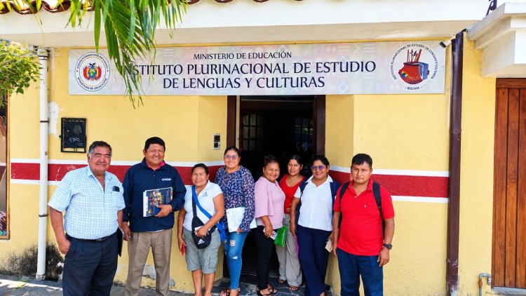 ILC - Quechua. "Tomas Katari- Kurusa Llawi" Qhichwa Runa Simi Kawsay jatun wasi, Santa Cruz llaqtapi qhichwa rimaqkunaman  chaninchay apakuspa karqa.