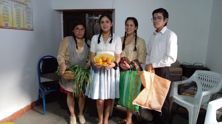 ILC - Quechua. "Tomas Katari- Kurusa Llawi" Qhichwa Runa Simi Kawsay jatun wasi, qhichwa simita ñawpa t'aqapi yachakuqkuna kayjinamanta tukuchaykunku.